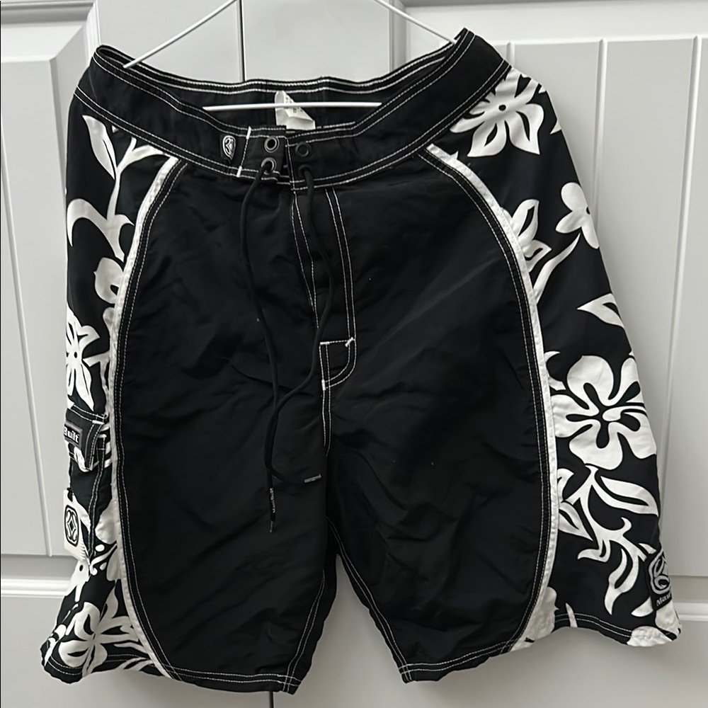 Maui Built Black and White Floral Board Shorts with Drawstring Closure